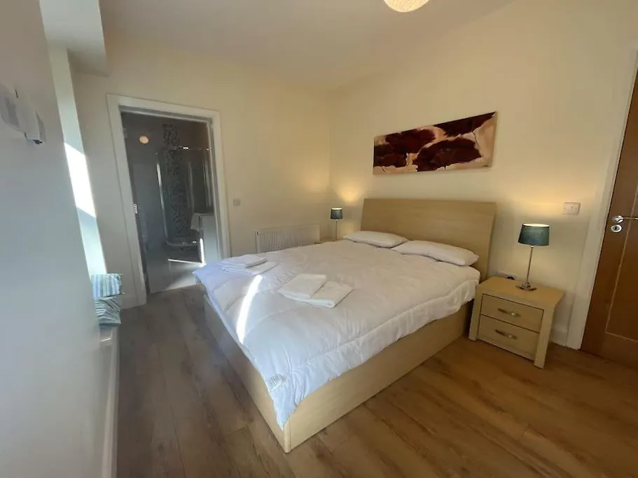 Apartment City Beach Gem 5 Adult Spaces Plus Child Dublin